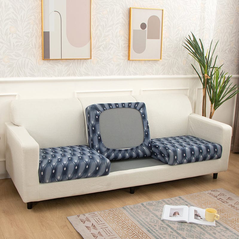 Housse extensible beige sur coussin de canapé en cuir