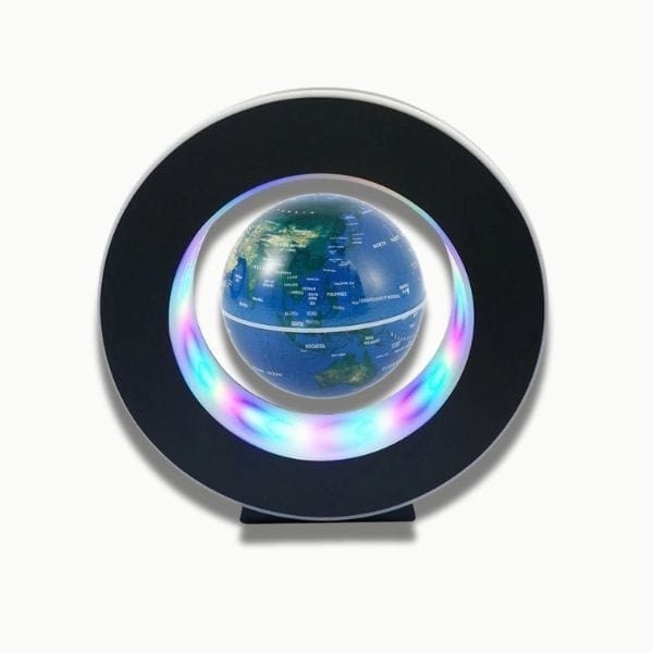 Vue rapprochée du globe en lévitation sur support noir