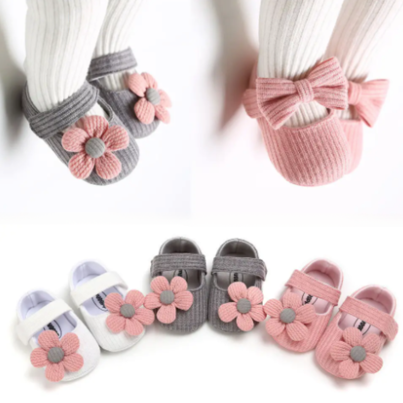 Chaussures bébé en coton beige avec motifs floraux