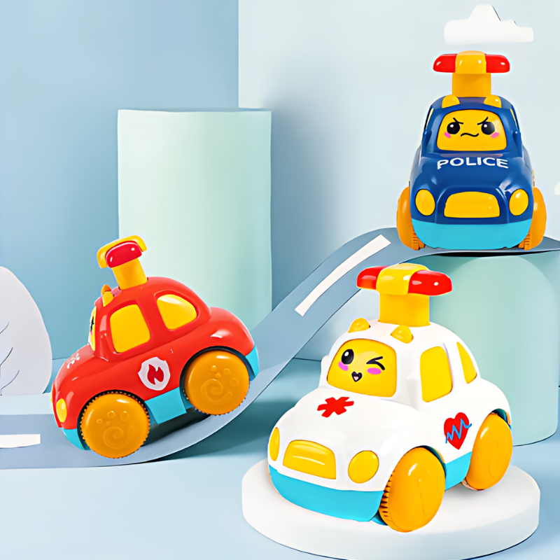 Enfant jouant avec une voiture jouet colorée