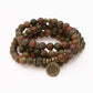 Mala 108 perles Onyx multicolores avec charme en gros plan