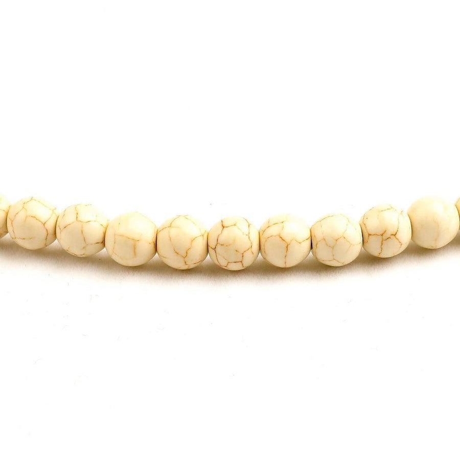 Détail des perles en howlite blanche et charme arbre de vie
