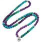 Gros plan sur les perles de chrysocolla et améthyste du mala