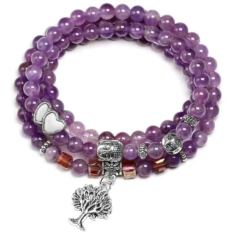 Collier mala enroulé autour d'un poignet