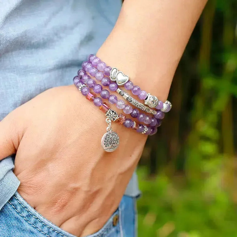 Détail du pendentif arbre de vie et perles