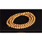 Gros plan sur les perles du mala, finition lisse