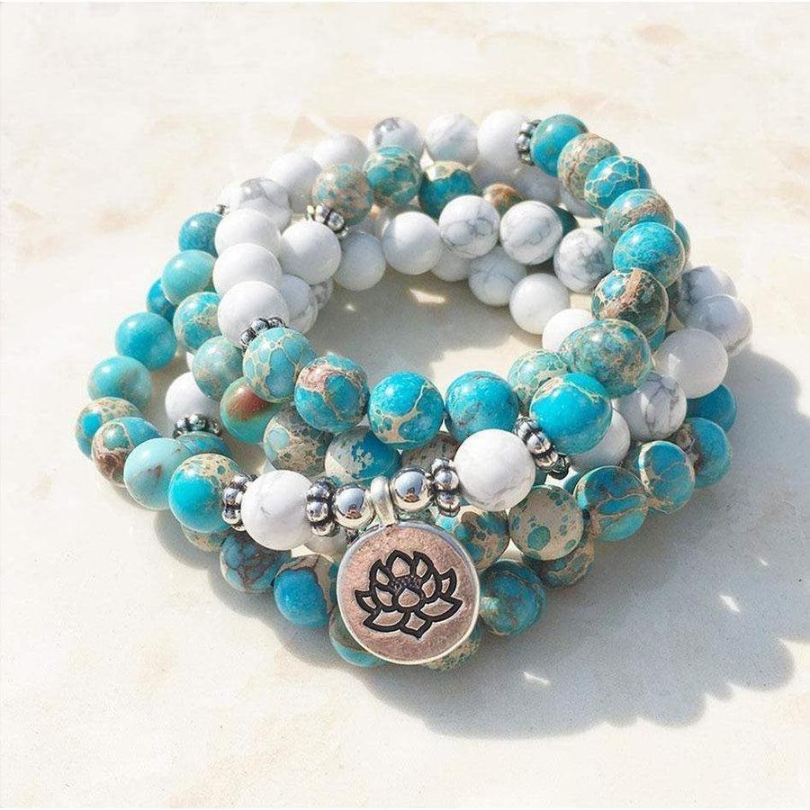 Mala en howlite et jaspe impérial sur fond blanc