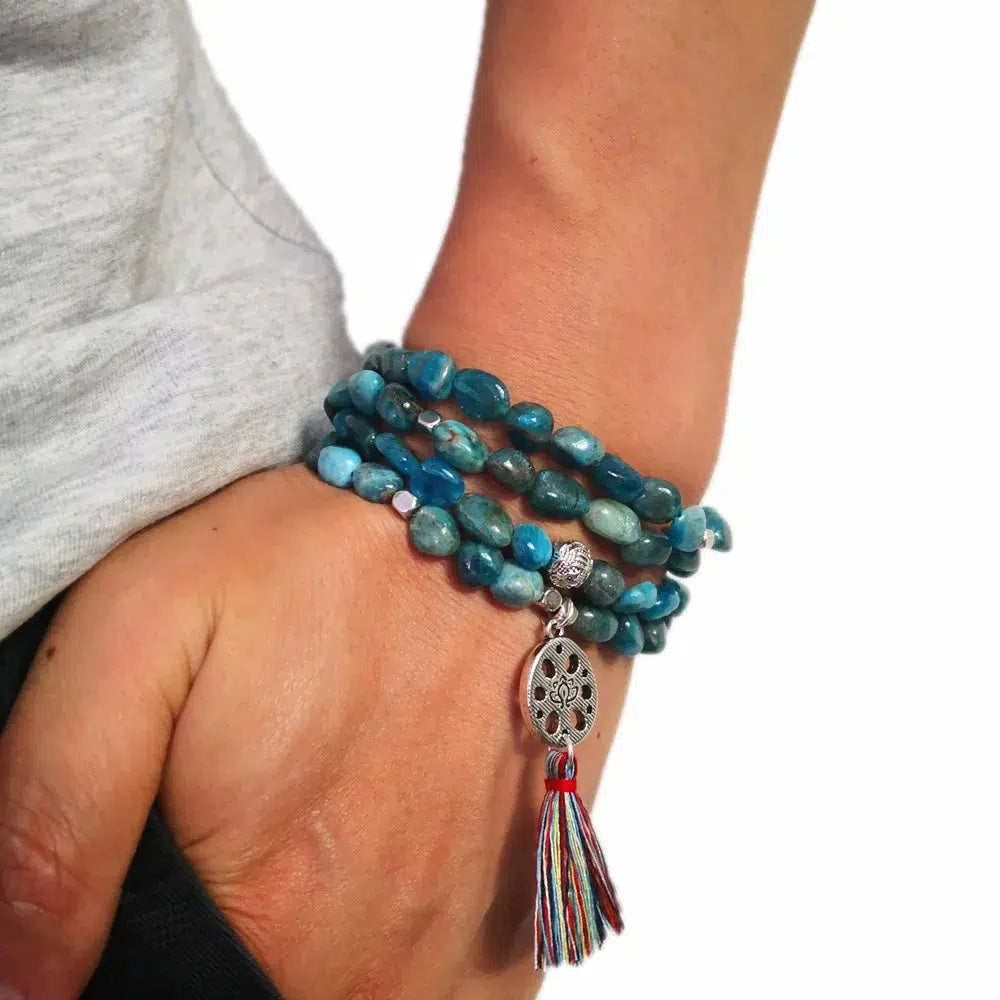 Perles d'apatite bleue, nuances variées et éclatantes