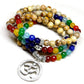 Mala 7 chakras avec perles colorées en gros plan