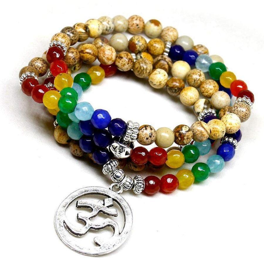 Mala 7 chakras avec perles colorées en gros plan