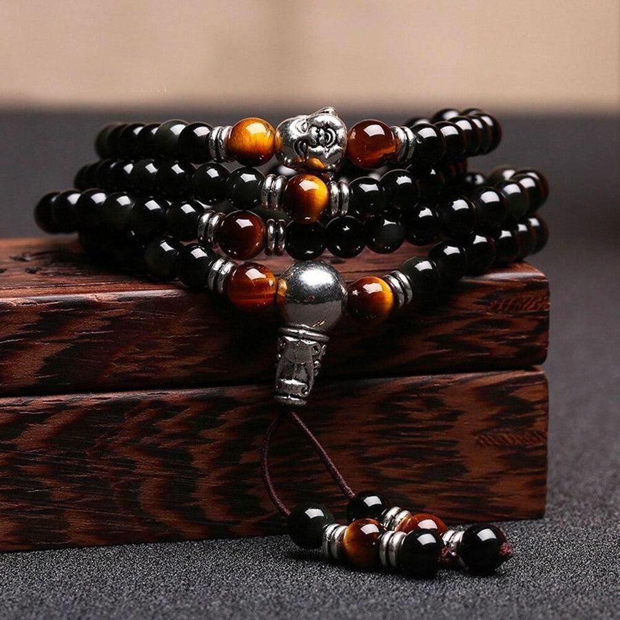 Vue d'ensemble du mala avec perles et tête de Bouddha
