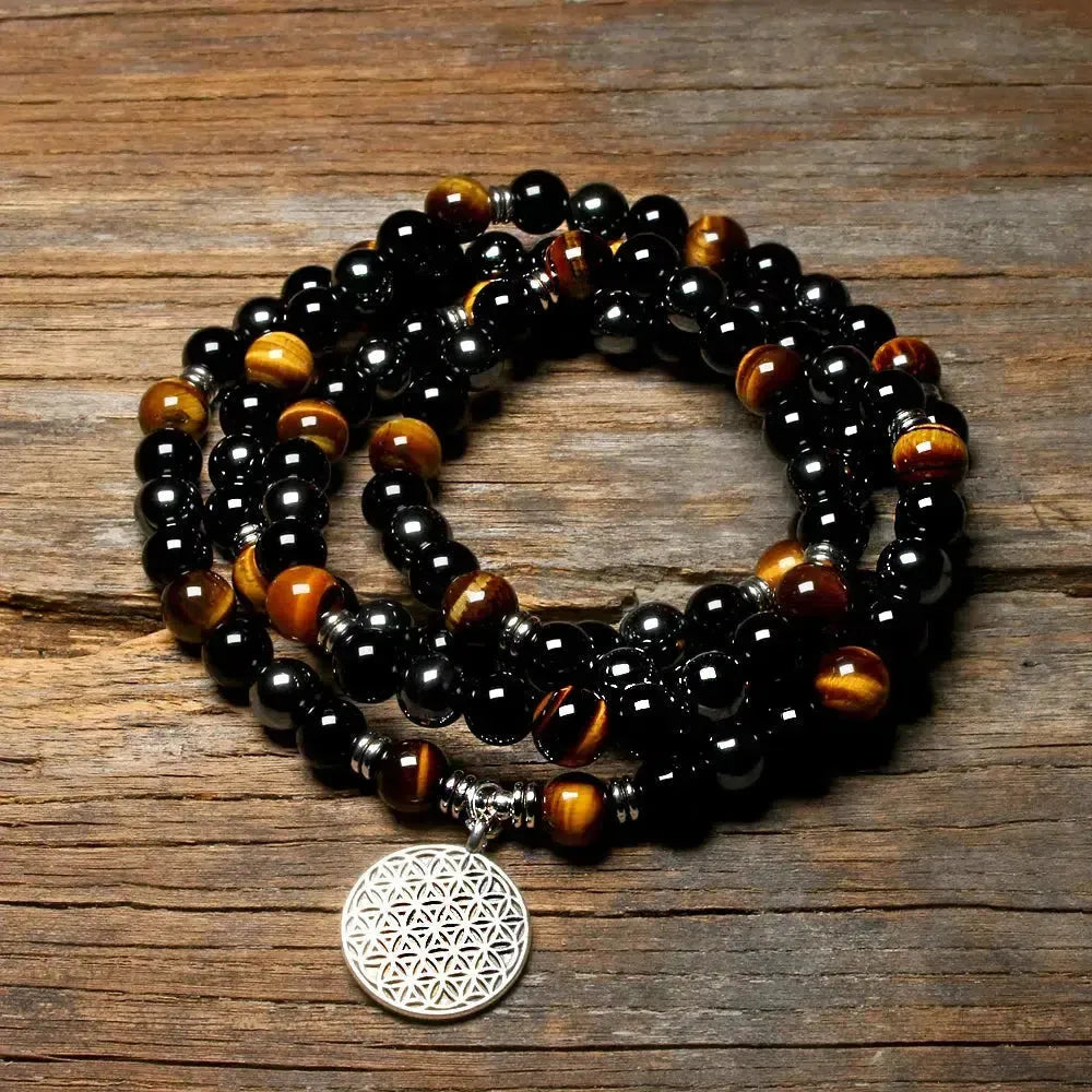 Mala avec perles Œil de tigre et Hématite en gros plan