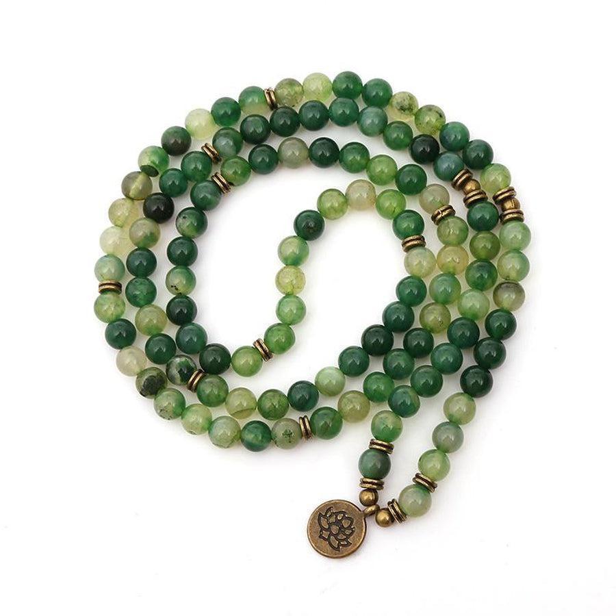 Détail des perles vertes du Mala bouddhiste