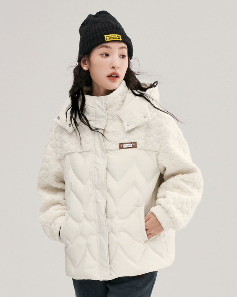 Vue complète du manteau porté par un mannequin