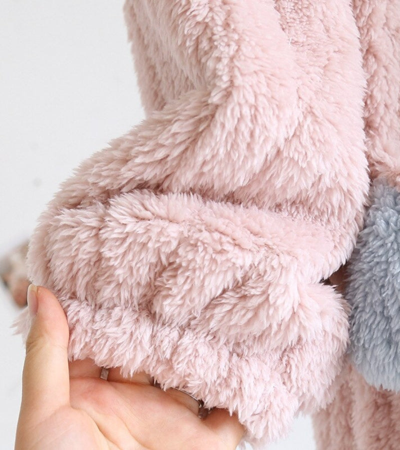Matière Pilou Pilou rose avec effet croisé et col blanc