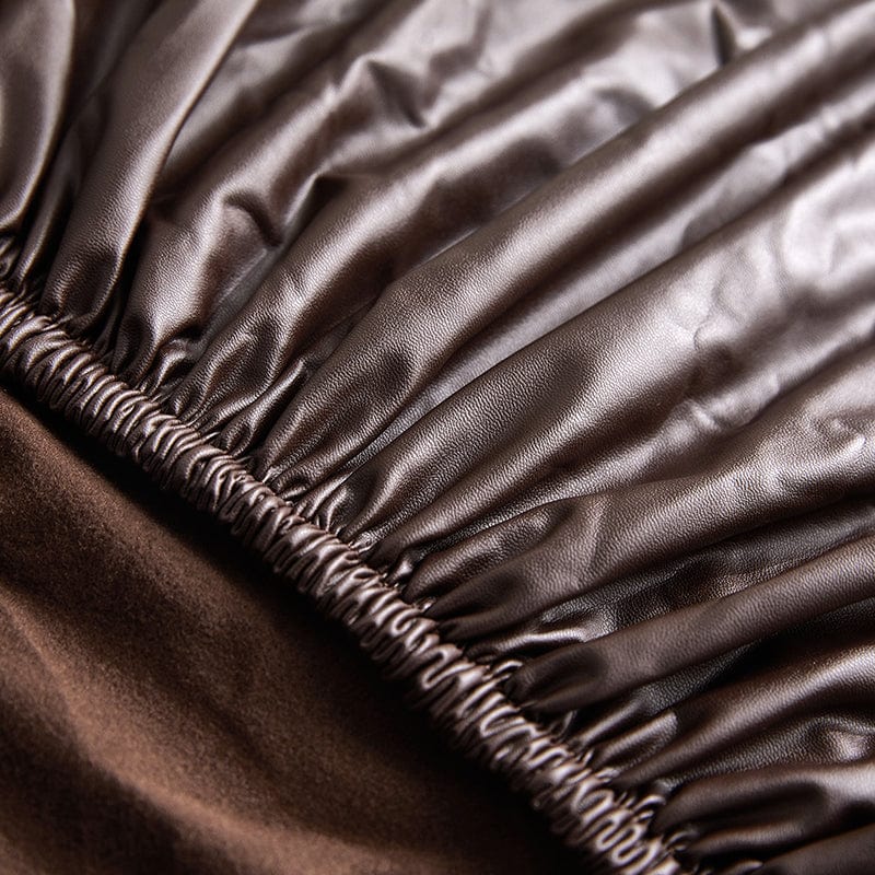 Détail de la couture robuste de la housse en similicuir