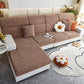 Gros plan sur la texture polaire marron du coussin
