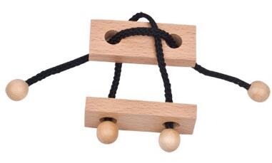 Casse-tête en corde avec quatre boules emmêlées