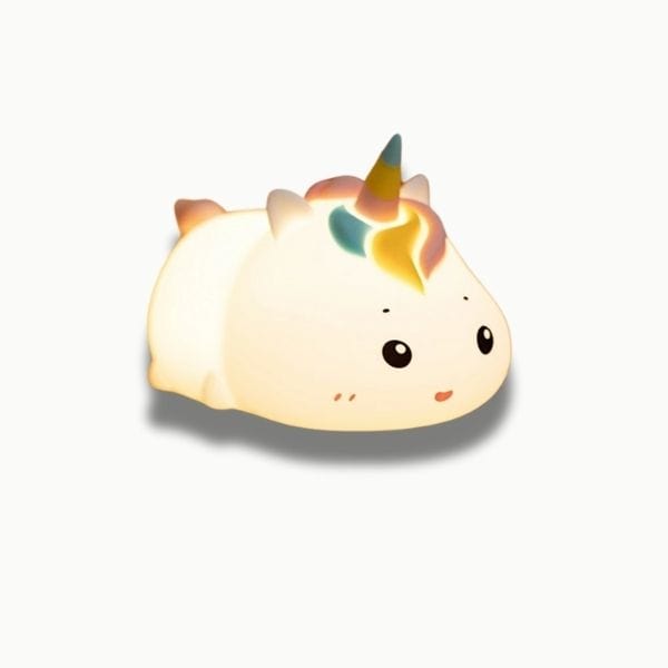 Veilleuse licorne avec télécommande posée à côté