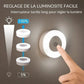 Veilleuse LED tactile sur une table de nuit en bois