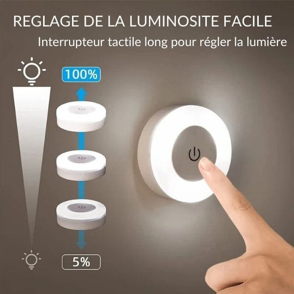Veilleuse LED tactile sur une table de nuit en bois