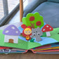 Main d'enfant interagissant avec une page du livre