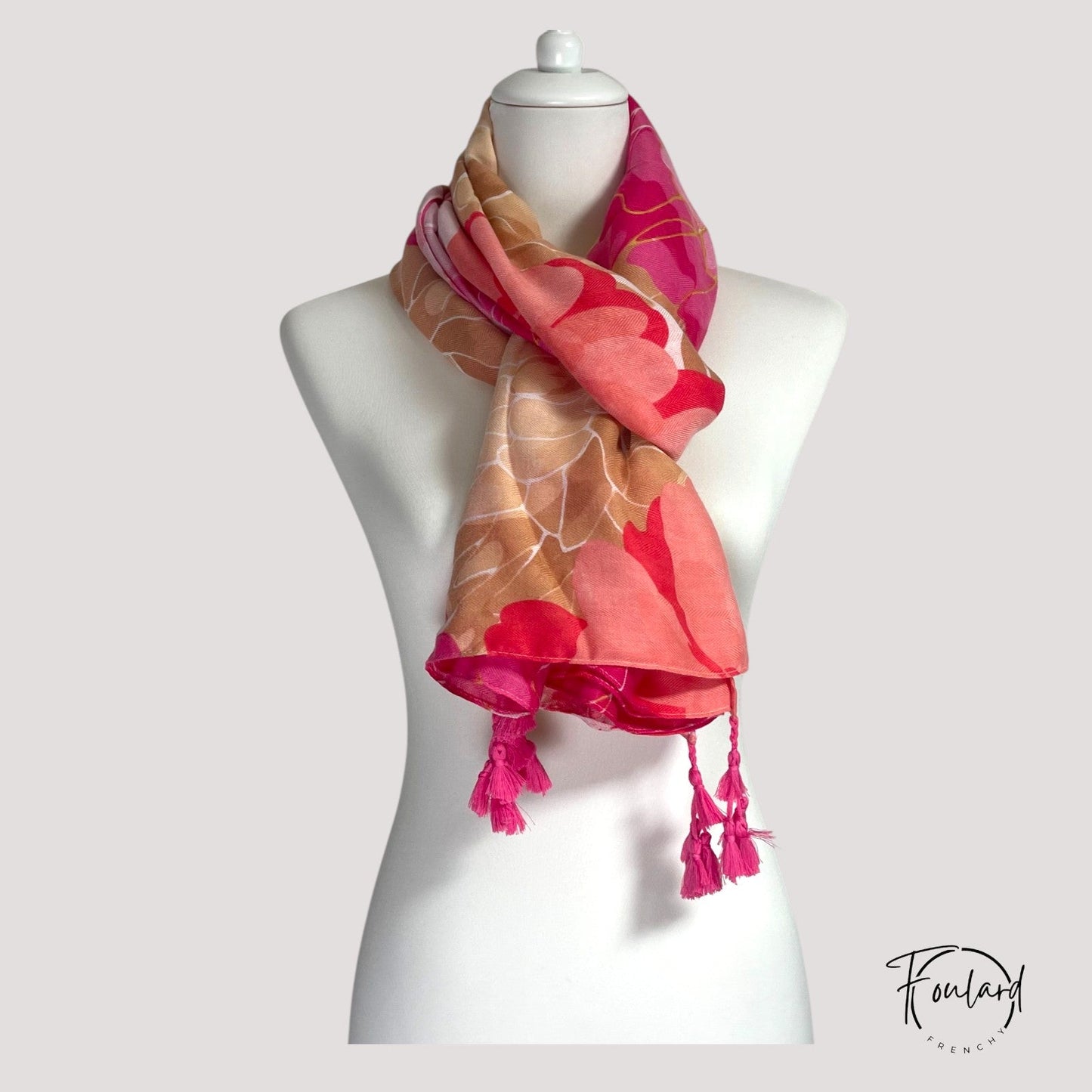 Vue d'ensemble du foulard floral, dimensions 90 x 180 cm