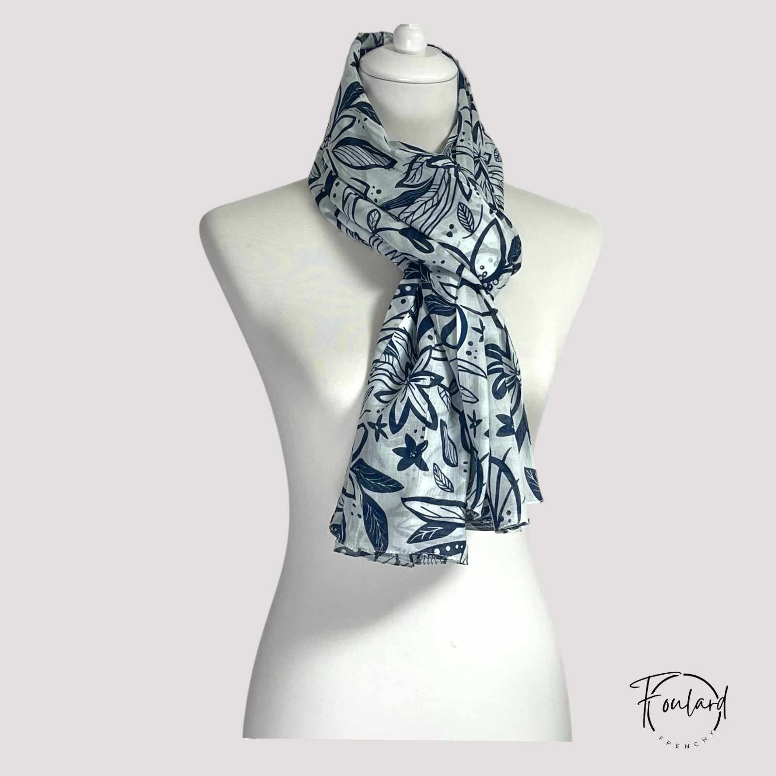 Foulard léger en coton, motifs floraux élégants