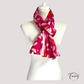 Foulard déployé, révélant les motifs et textures