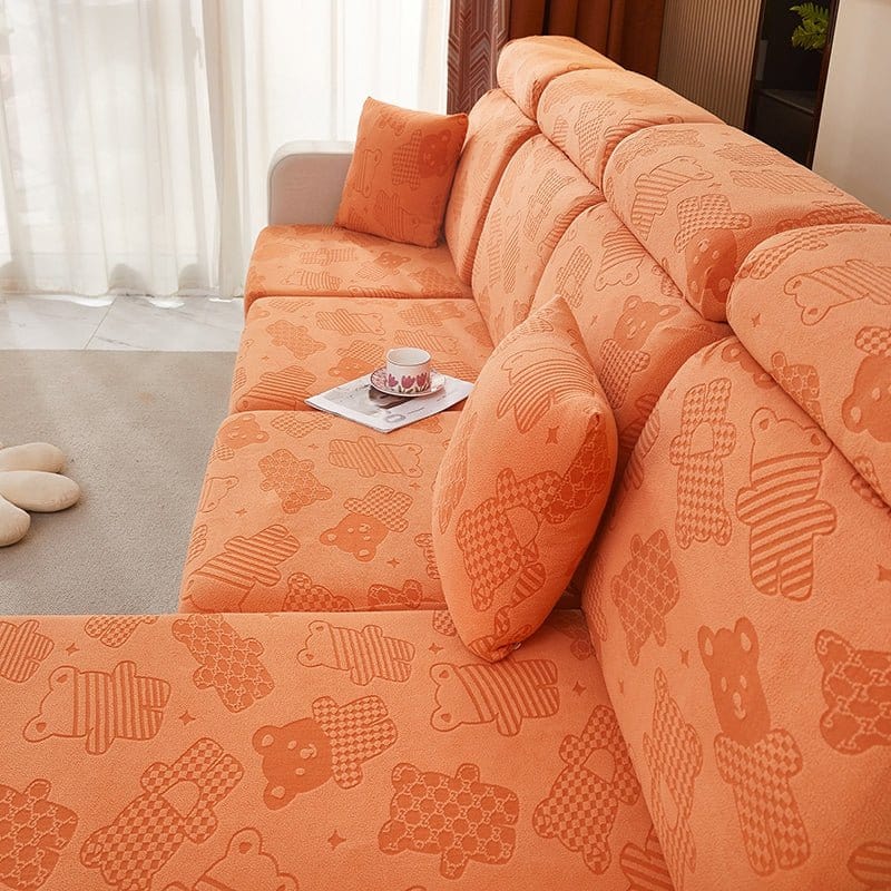 Housse polaire orange ajustée sur un coussin de canapé