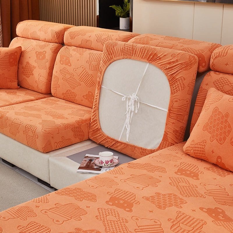 Housse polaire orange montrant sa flexibilité et ajustement parfait