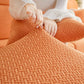 Housse polaire orange avec motif laine sur coussin