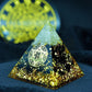 Pyramide d'orgonite obsidienne, symbole de protection spirituelle