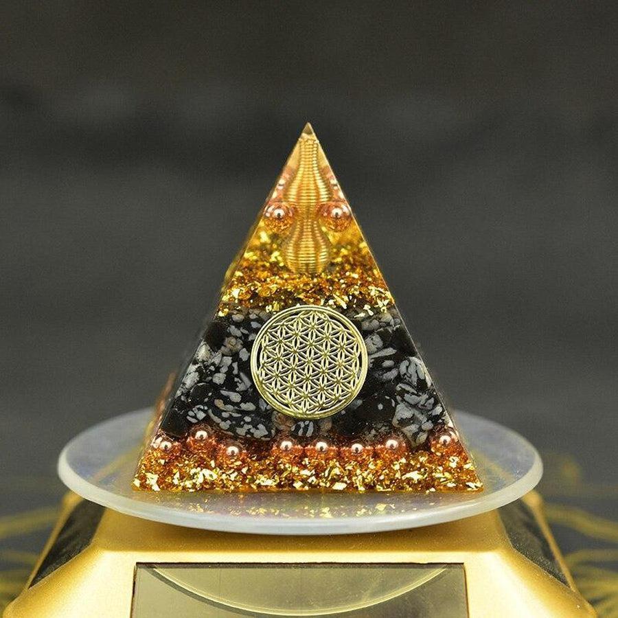 Détail de la feuille d'or et du cuivre dans la pyramide