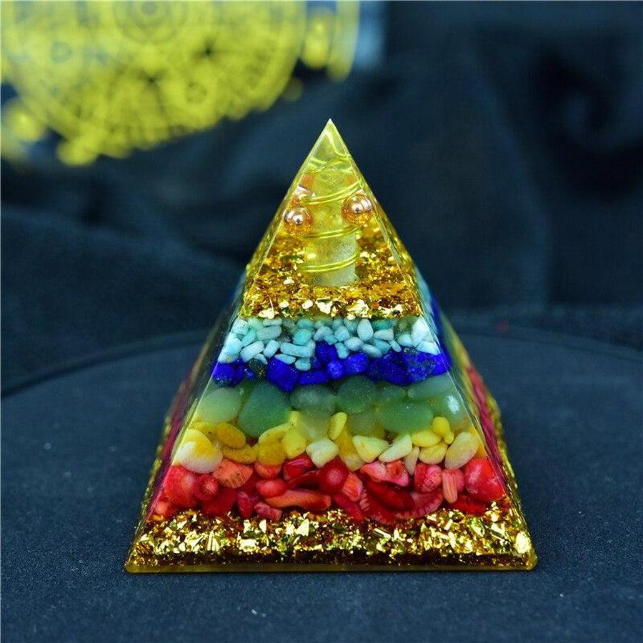 Vue rapprochée des cristaux colorés de la pyramide