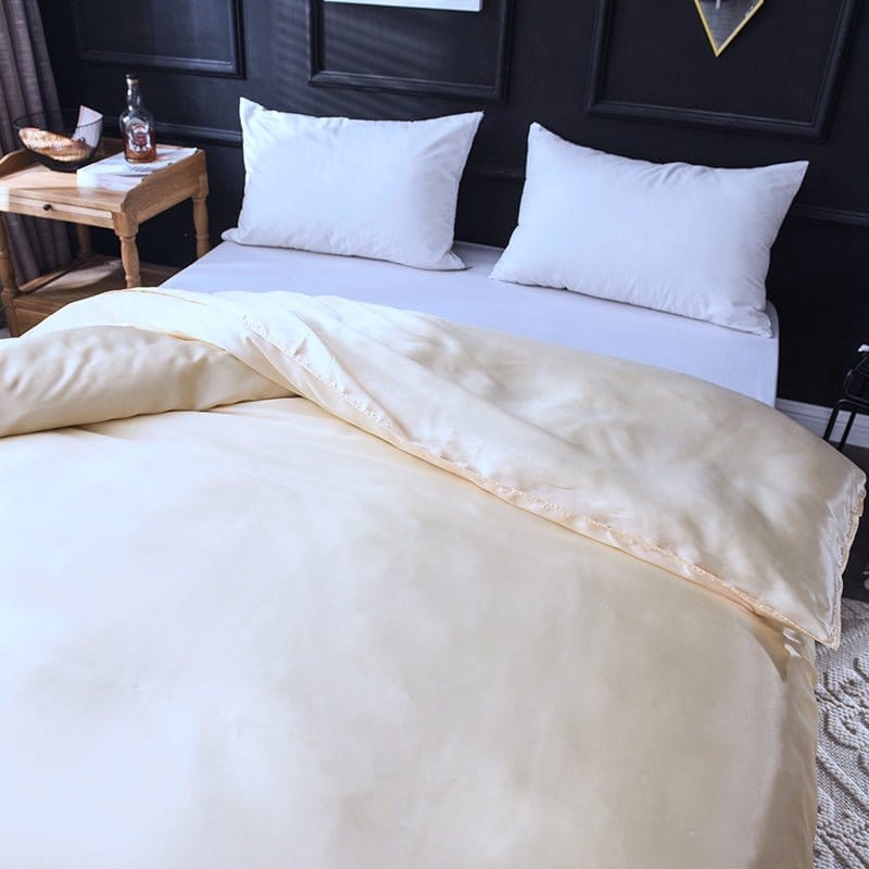 Zoom sur le tissu satiné et doux de la parure