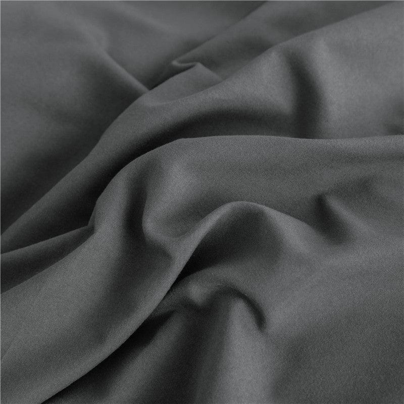 Zoom sur la texture douce du tissu gris de la housse de couette