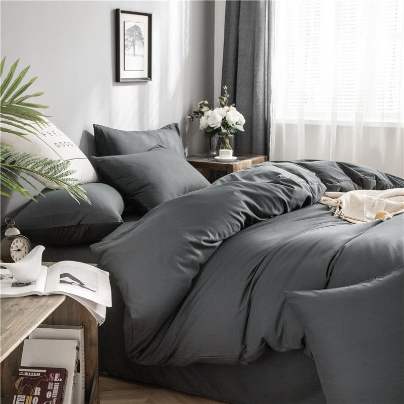 Présentation des draps gris dans une chambre élégante et moderne
