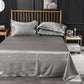 Vue rapprochée du tissu polyester doux et brillant de la parure