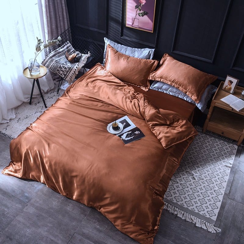 Lit avec drap housse marron et texture satinée
