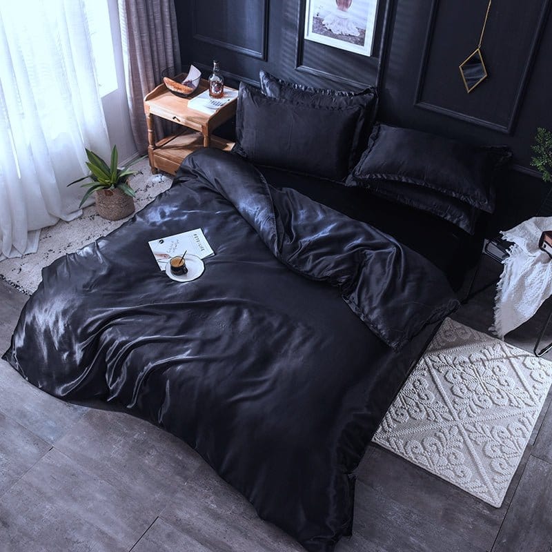 Zoom sur la douceur du tissu polyester satiné noir