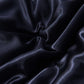 Chambre moderne avec parure de lit en satin polyester noir