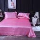 Gros plan sur la texture satinée du drap housse rose
