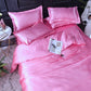 Vue rapprochée du tissu polyester satiné rose