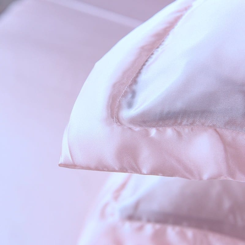 Ensemble de lit avec housse de couette et taies en satin doux