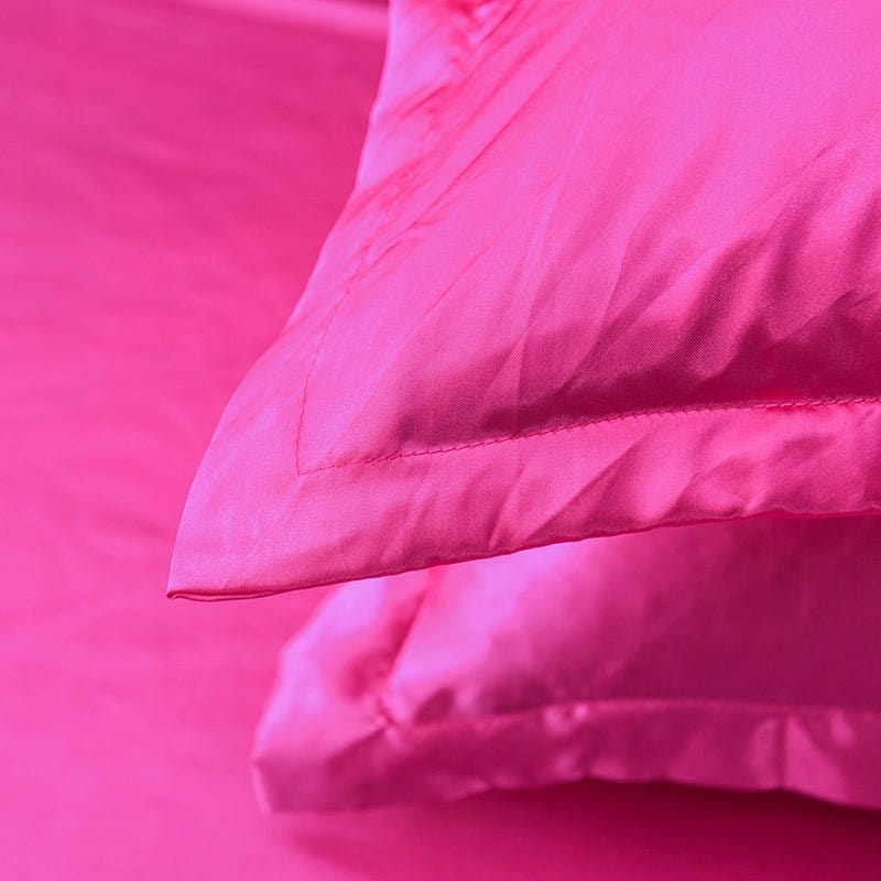 Détail du drap housse en satin polyester doux et frais