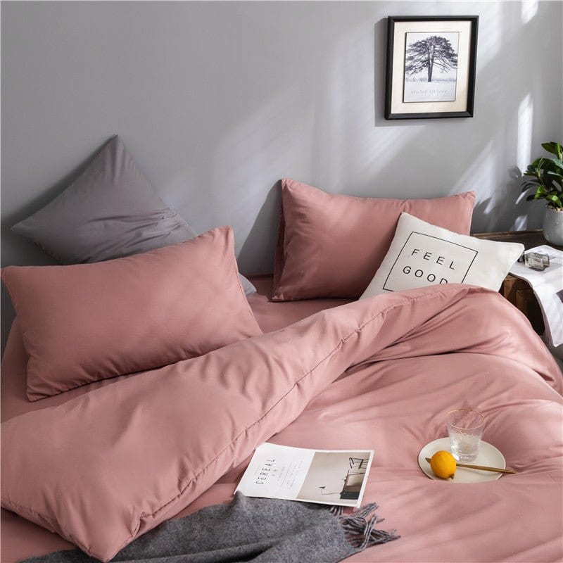 Zoom sur la texture douce du coton rose pêche de la housse