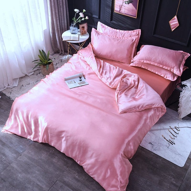 Gros plan sur la douceur du satin polyester rose