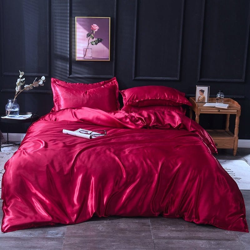 Vue de profil de la parure de lit rouge satinée