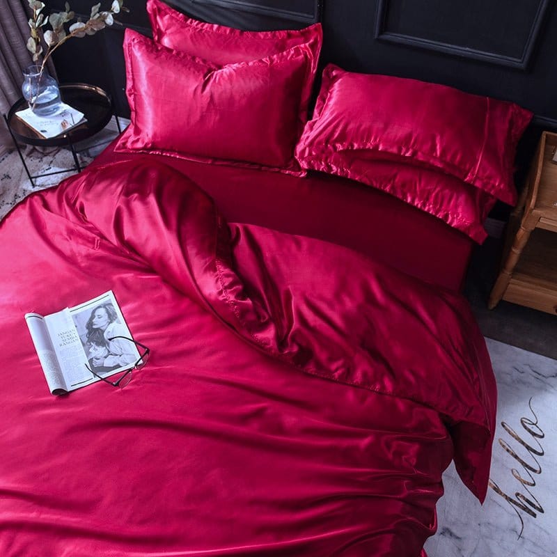 Vue rapprochée des coutures de la parure de lit rouge